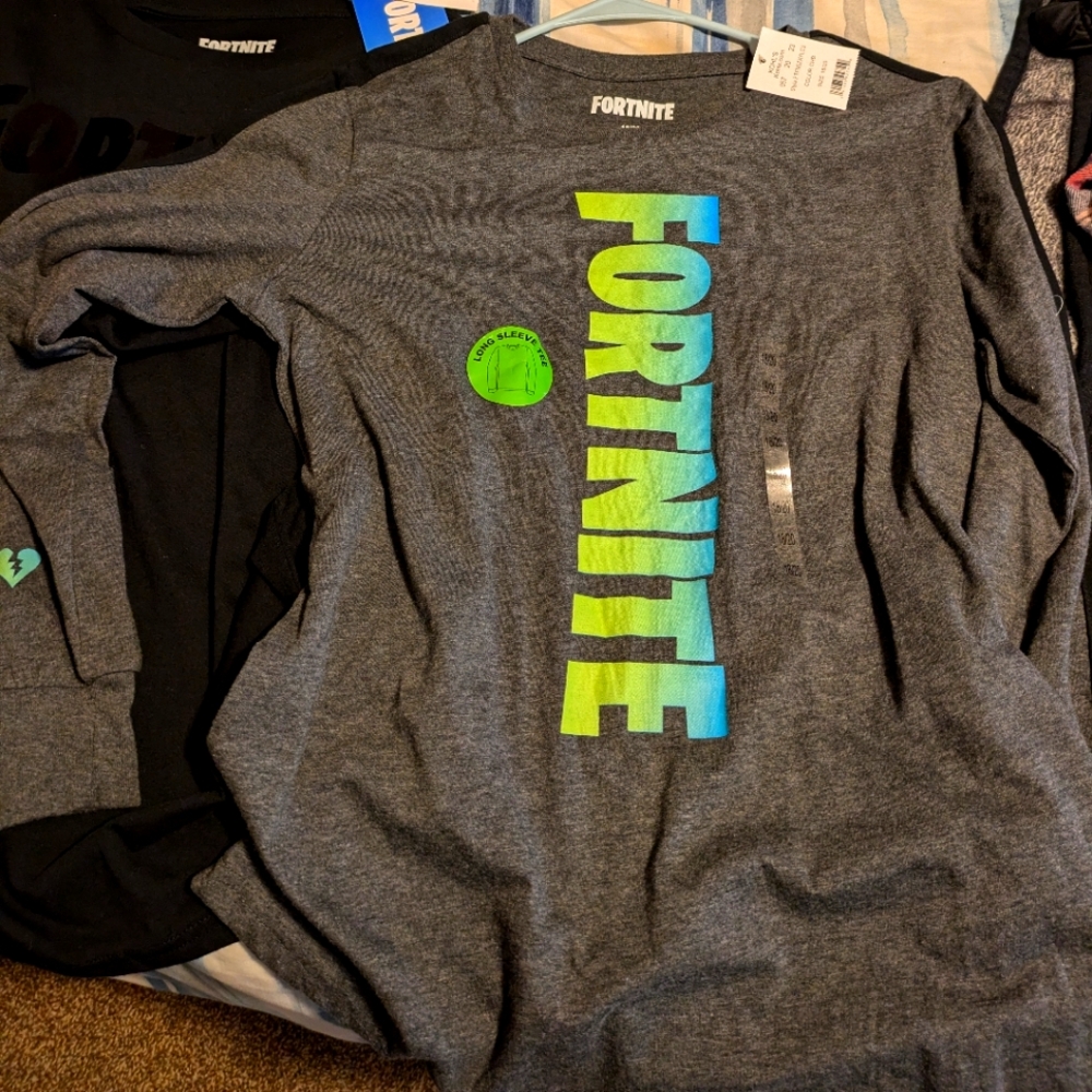 Fortnite long sleeve boys 18/20